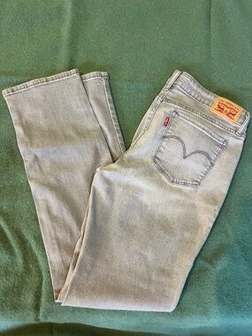 Women’s Levi 712 slim jeans